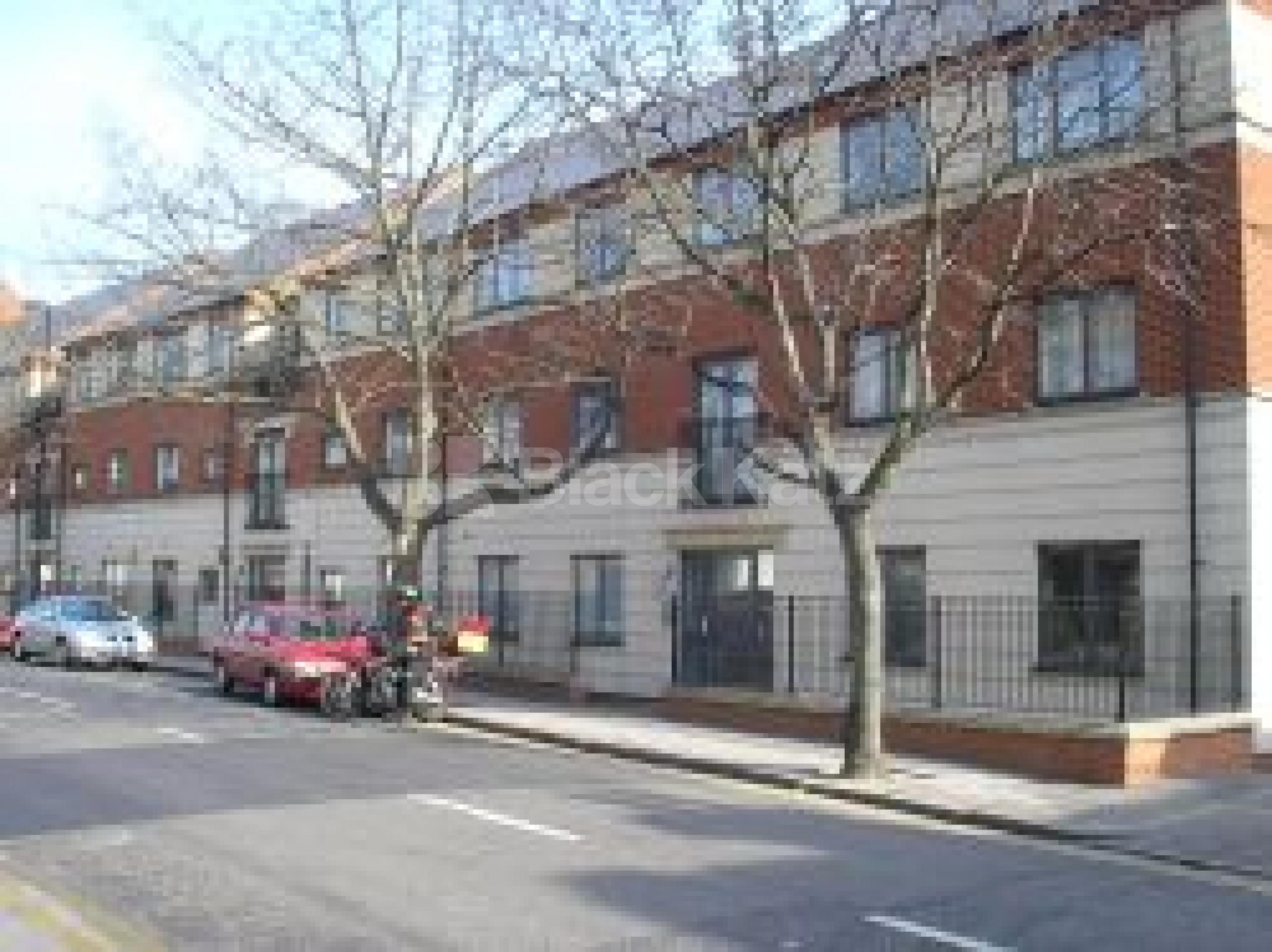 			2 Bedroom, 1 bath, 1 reception Flat			 Manor Gardens, HOLLOWAY N7 N7